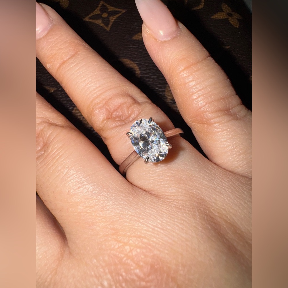 Elegant Silver Oval-Cut Ring